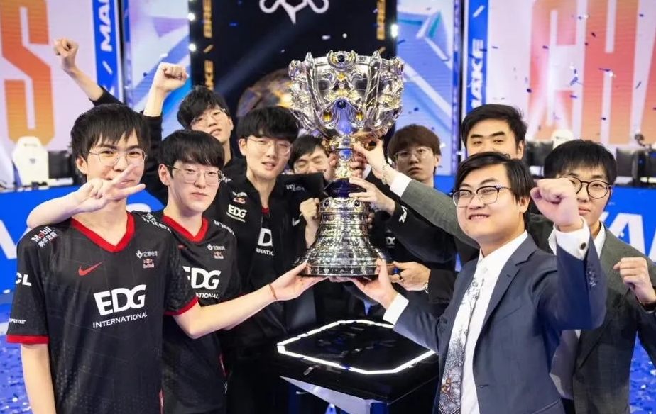 开云APP-FPX险胜DK，Meiko极限生还后反打鏖战多局全球总决赛，点燃全场激情的简单介绍