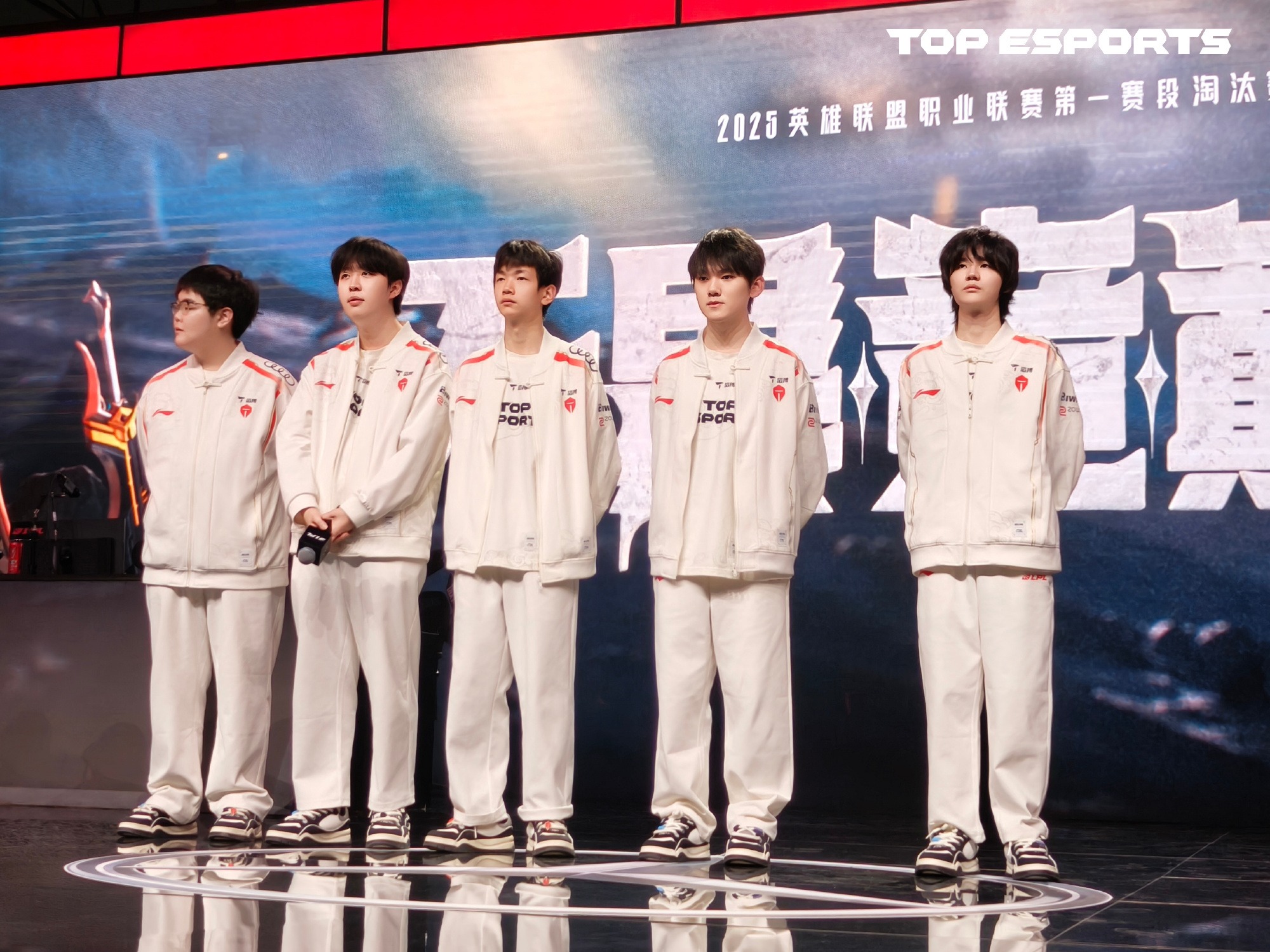 EG碾压TES，Xiaohu团战一打五焦点之战八强赛，引爆全场热议