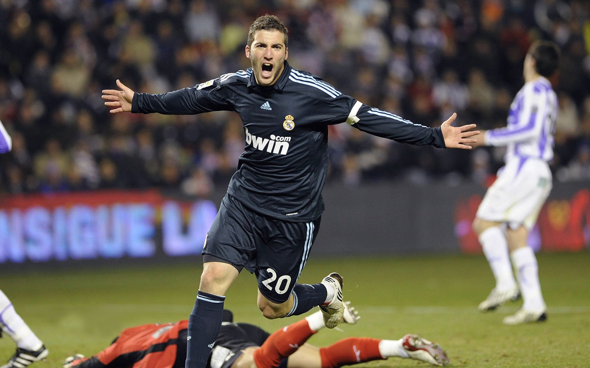 门迪神扑定乾坤！阿根廷点杀英格兰，梅西终圆梦