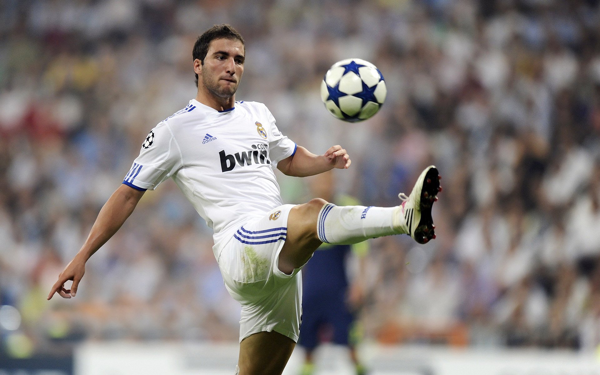 哥伦比亚3-0韩国，却让日本球星三笘薰登上头条？一场错位叙事的足球启示录